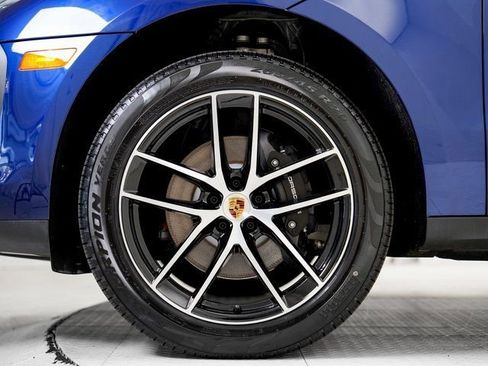 Certified 2025 Porsche Macan AWD/4WD image 34