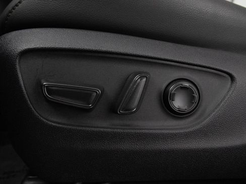 Used 2025 Toyota Sienna Platinum AWD/4WD image 8