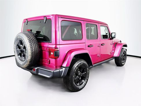 Used 2022 Jeep Wrangler Unlimited Sahara w/ Cold Weather Group AWD/4WD image 11