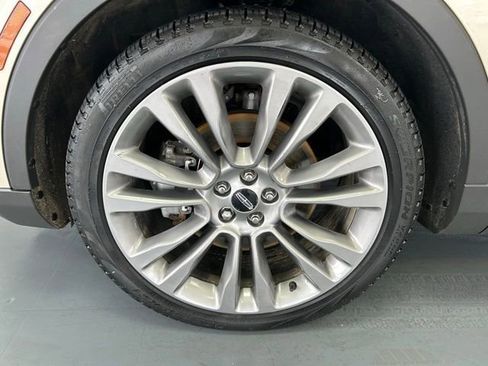 Used 2017 Lincoln MKX Reserve w/ Driver Assistance Package image 10