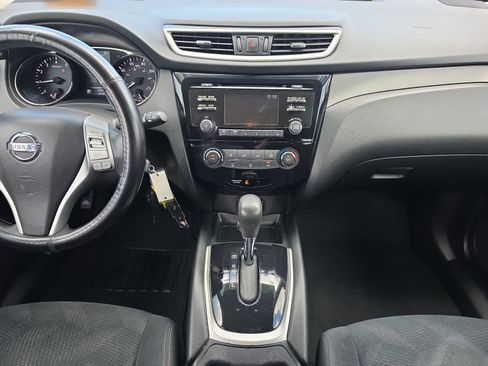 Used 2016 Nissan Rogue S FWD image 11