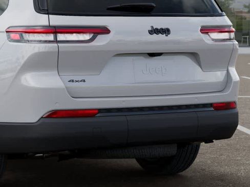 New 2025 Jeep Grand Cherokee L Altitude image 13