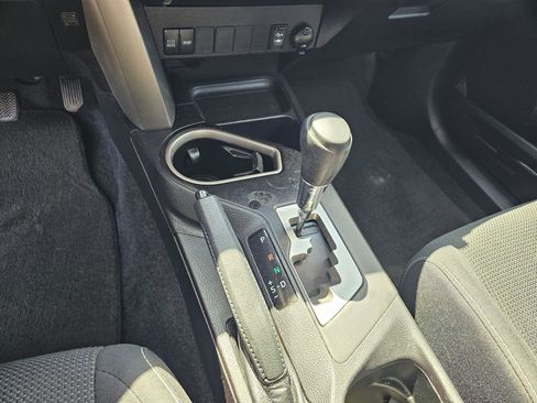 Used 2018 Toyota RAV4 XLE AWD/4WD image 31