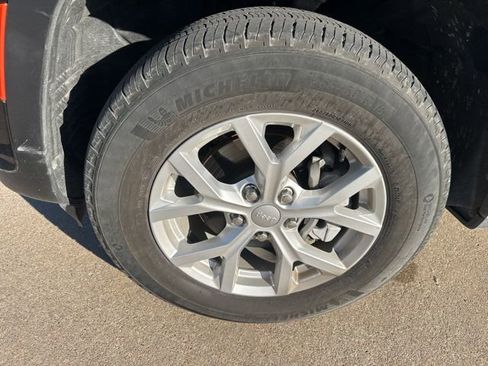 Used 2024 Jeep Grand Cherokee Limited AWD/4WD image 12
