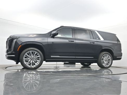 New 2026 Cadillac Escalade ESV Luxury w/ LPO, Floor Liner Package AWD/4WD image 16
