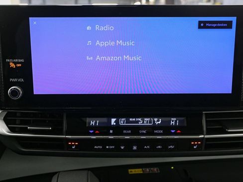 Used 2025 Toyota Sienna XLE image 27