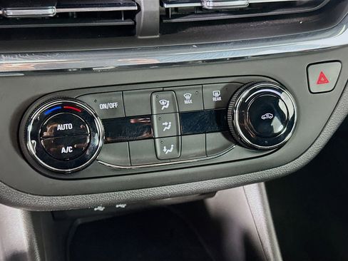 Used 2025 Buick Envista Preferred FWD image 24