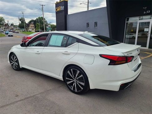 Used 2022 Nissan Altima 2.5 SR image 9