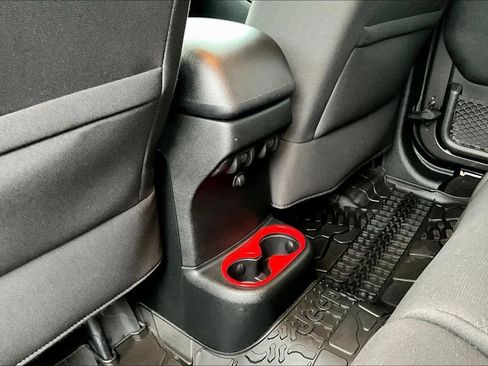 Used 2018 Jeep Wrangler Unlimited Sport S AWD/4WD image 10