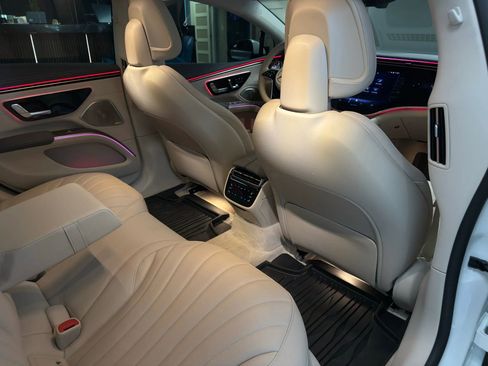 Used 2023 Mercedes-Benz EQS 580 4MATIC Sedan image 17