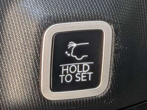 Used 2024 Jeep Grand Cherokee Altitude AWD/4WD image 11