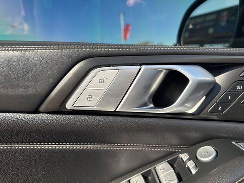 Used 2020 BMW X7 M50i w/ Dynamic Handling Package image 12