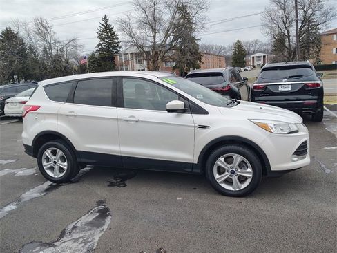 Used 2016 Ford Escape SE image 2