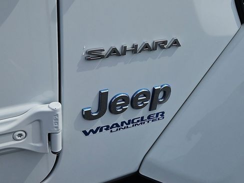 Used 2021 Jeep Wrangler Unlimited Sahara w/ Cold Weather Group image 4
