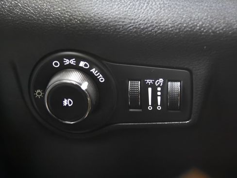 Used 2024 Jeep Compass Latitude AWD/4WD image 22