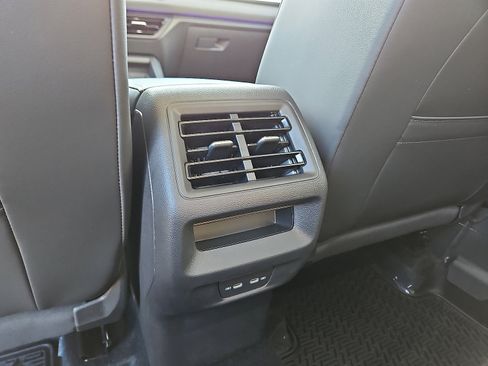 New 2026 Volkswagen Tiguan SE image 10