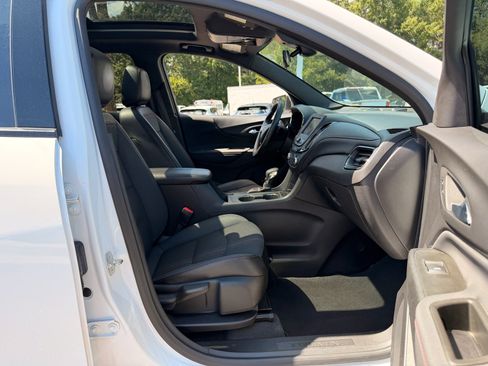 Used 2023 Chevrolet Equinox RS FWD image 32