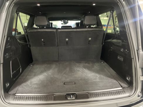 Used 2024 Jeep Wagoneer L Series II w/ Flexible Seating Group image 8