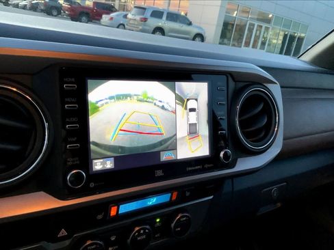 Used 2020 Toyota Tacoma Limited image 28