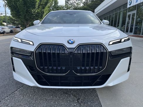 Certified 2025 BMW 740i w/ Premium Package RWD image 10