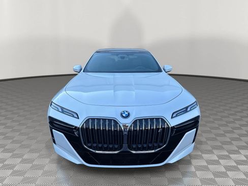 Certified 2025 BMW i7 eDrive50 w/ M Sport Package image 8