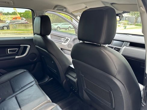 Used 2019 Land Rover Discovery Sport SE image 18