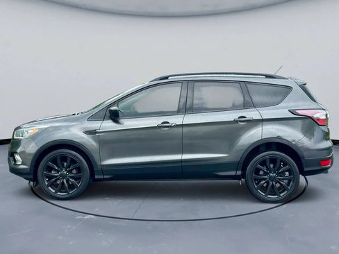 Used 2017 Ford Escape SE w/ Equipment Group 201A FWD image 3