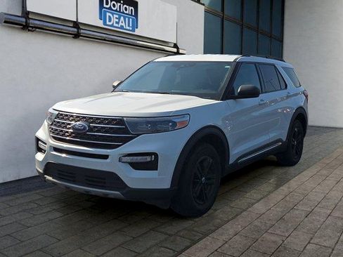 Used 2020 Ford Explorer XLT w/ Equipment Group 202A AWD/4WD image 3