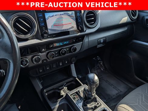 Used 2016 Toyota Tacoma TRD Off-Road w/ Premium & Technology Package AWD/4WD image 32