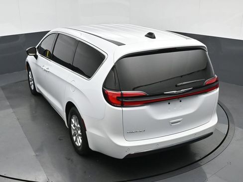 Used 2024 Chrysler Pacifica Touring FWD image 74