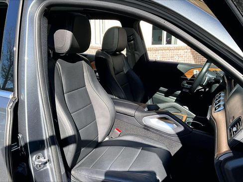 Used 2024 Mercedes-Benz GLS 450 4MATIC w/ AMG Line Exterior image 9