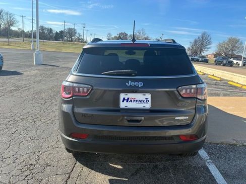 Used 2019 Jeep Compass Latitude FWD image 5