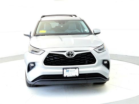 Used 2023 Toyota Highlander LE AWD/4WD image 8