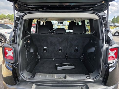 Used 2023 Jeep Renegade Altitude image 9