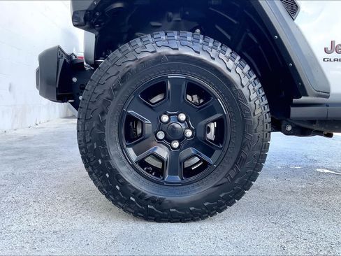 Used 2022 Jeep Gladiator Mojave w/ Cold Weather Group AWD/4WD image 8