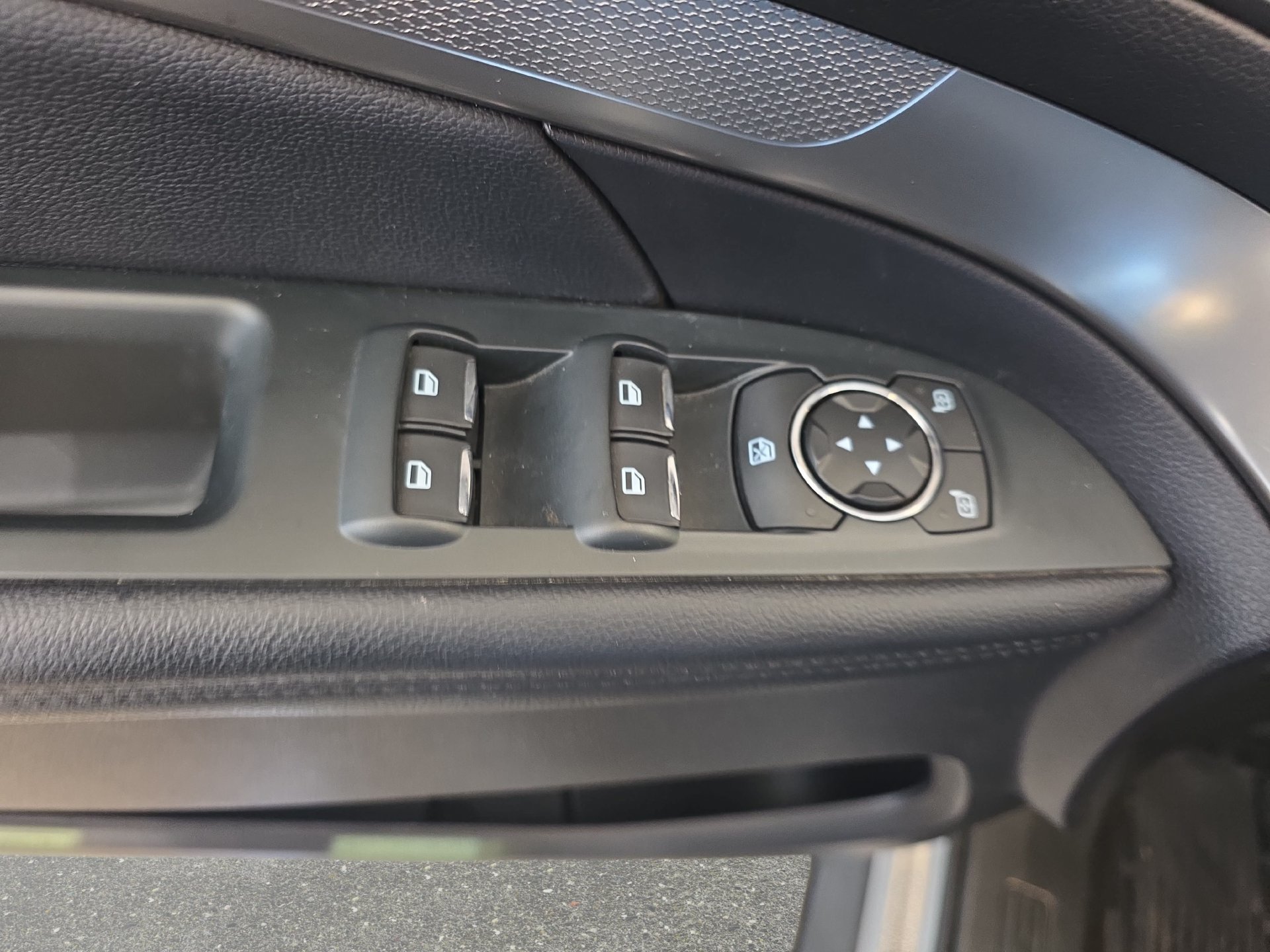 Used 2019 Ford Explorer XLT w/ Equipment Group 202A FWD image 27