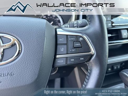 Used 2021 Toyota Highlander XLE AWD/4WD image 31