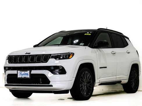 Used 2023 Jeep Compass High Altitude AWD/4WD image 3