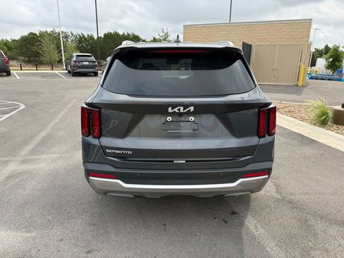 Used 2024 Kia Sorento EX FWD image 5