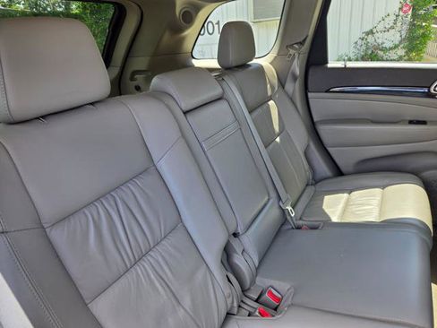 Used 2013 Jeep Grand Cherokee Laredo image 32