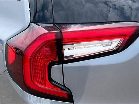 Used 2024 GMC Terrain SLE AWD/4WD image 28