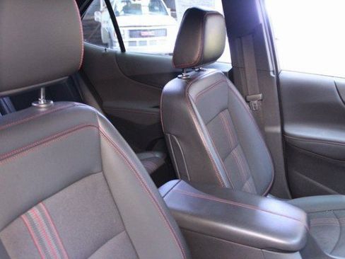 Certified 2022 Chevrolet Equinox RS w/ Infotainment Package image 11