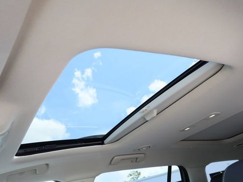 Certified 2022 GMC Acadia Denali w/ Denali Ultimate Package FWD image 25