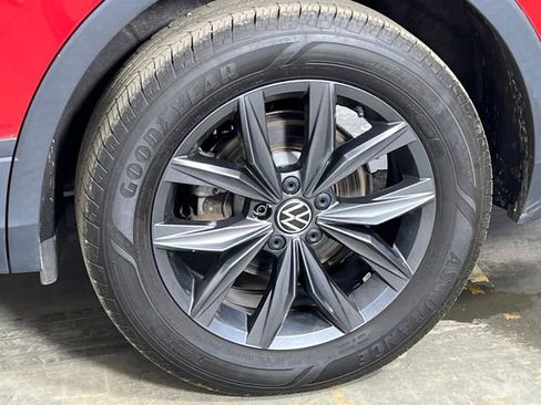 Used 2022 Volkswagen Tiguan SE image 40