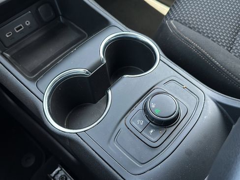 Used 2023 GMC Terrain SLE w/ Elevation Edition image 34