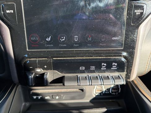 Used 2019 RAM 3500 Limited image 31