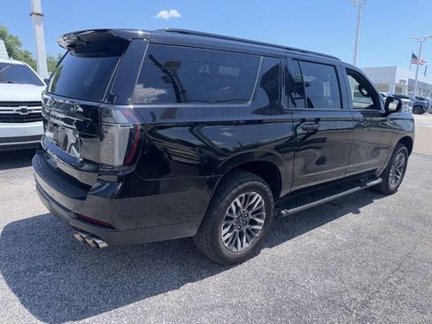 Used 2025 Chevrolet Suburban Z71 w/ Z71 Off-Road Package AWD/4WD image 5