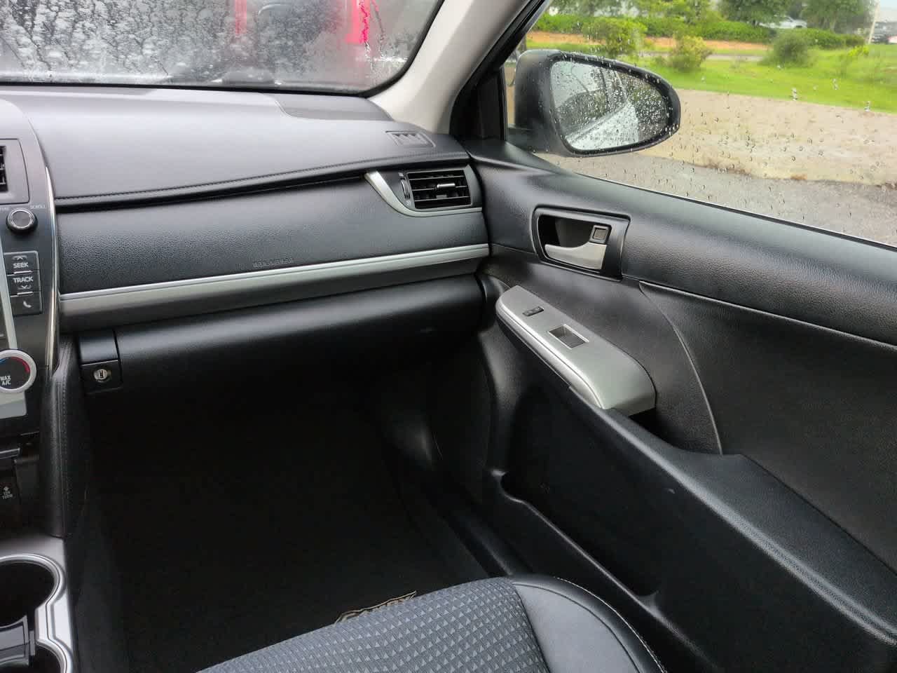 Used 2014 Toyota Camry SE FWD image 16