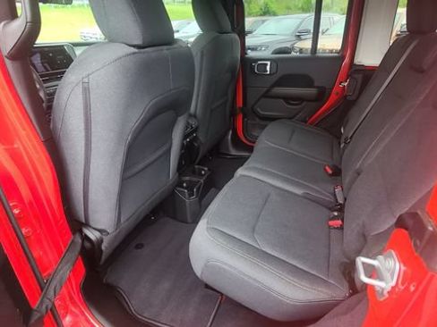Used 2026 Jeep Wrangler Unlimited Sahara AWD/4WD image 18