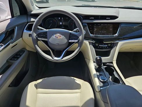 Certified 2025 Cadillac XT6 Premium Luxury w/ Technology Package FWD image 12